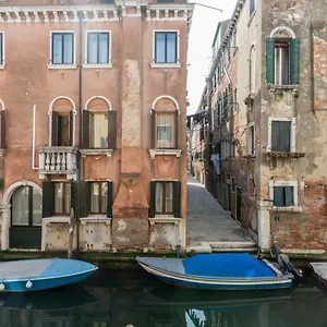 https://venice-little-canal.hotelinveneto.com
